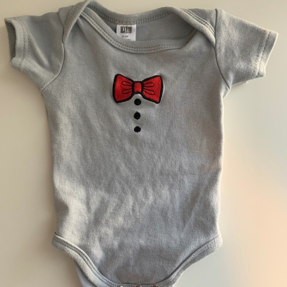 0-3M RED BOWTIE! SO CUTE! - Picture 1 of 3
